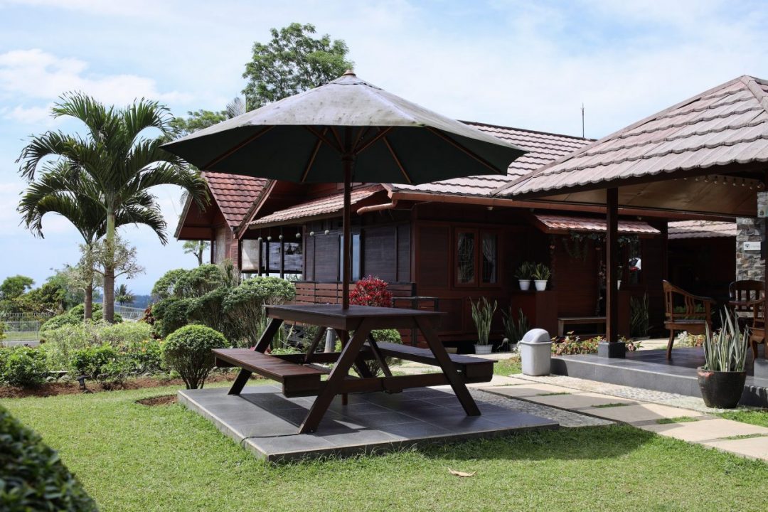 wooden-cabana-at-cozy-backyard-of-the-villa-e1673186261743